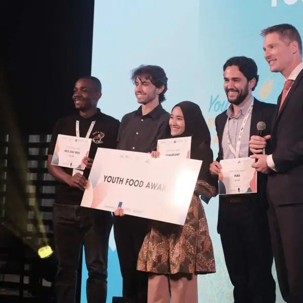 Bees and Trees receives Youth Food Award in Rome.